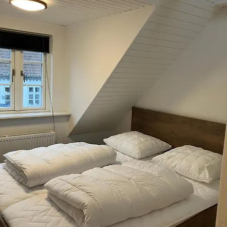 Nyrenoveret Charmerende Hébergement de vacances