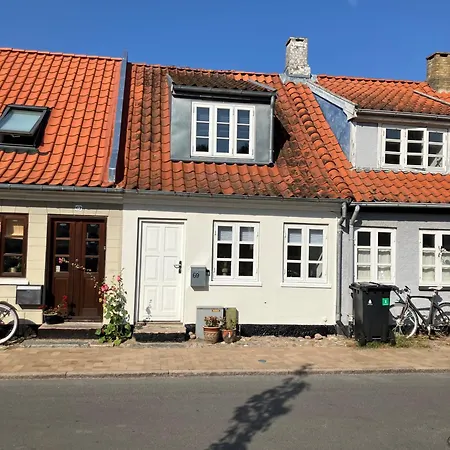 Nyrenoveret Charmerende Hébergement de vacances